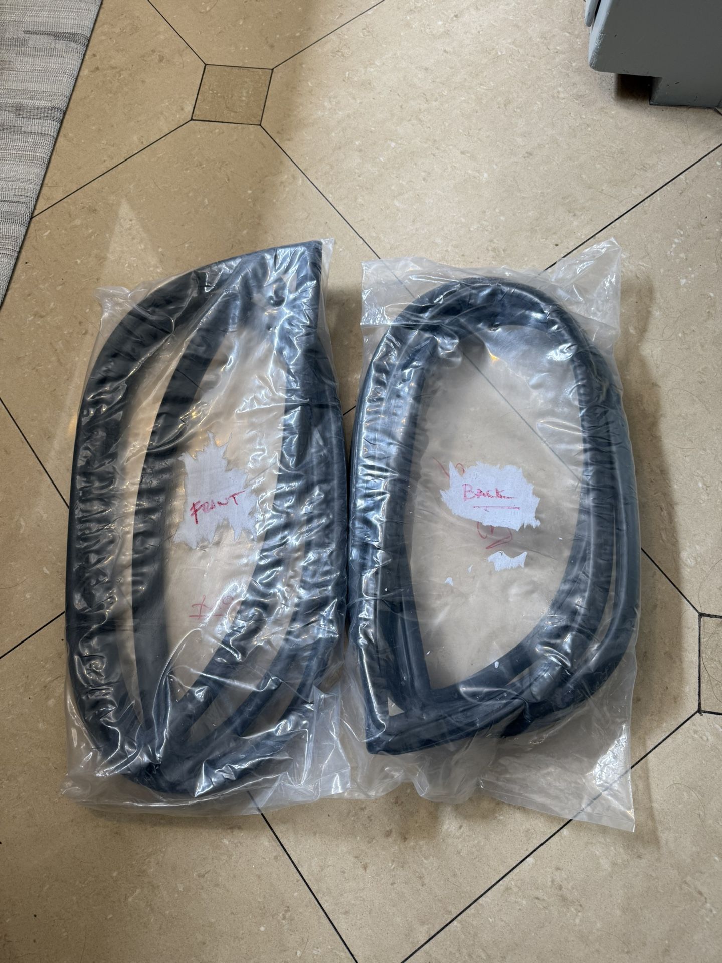 Datsun 510 Front And Rear Windshields Seals