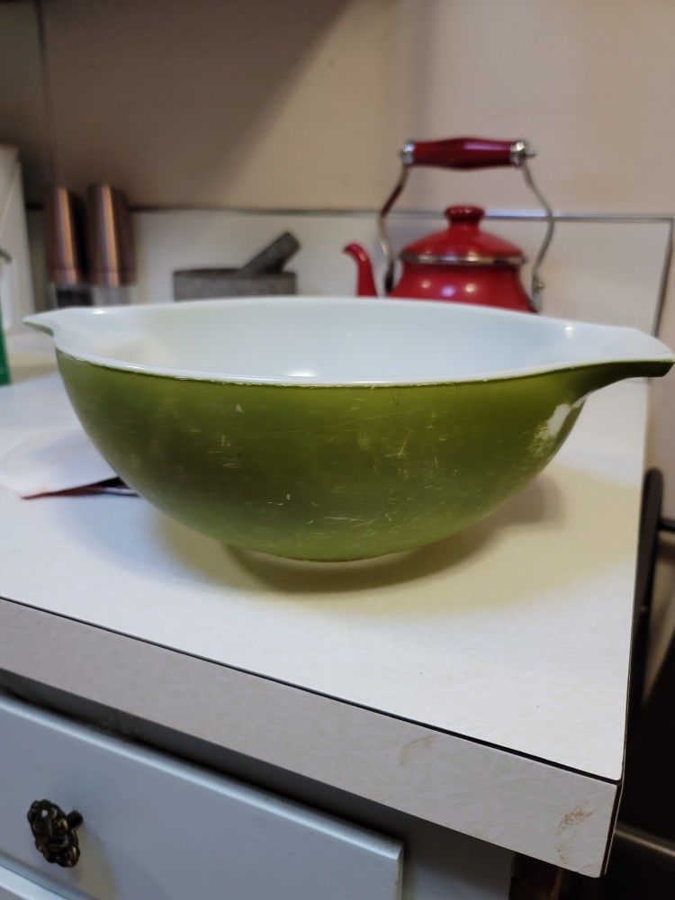 Old Pyrex 4 Qt Bowl
