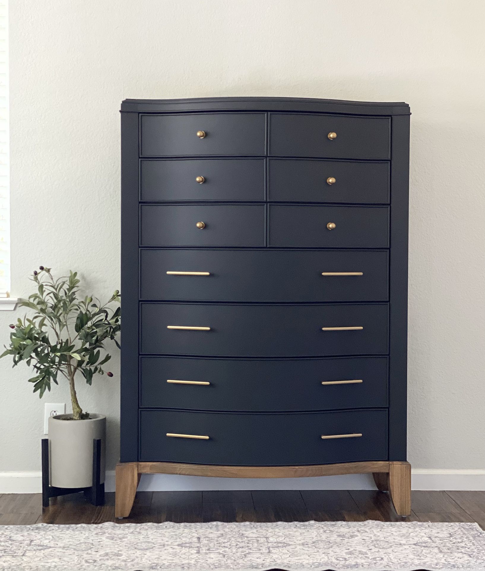 Gorgeous Solid Wood Dresser )In “Excellent Condition”
