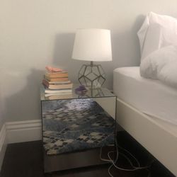 2 Mirrored nightstands - FREE