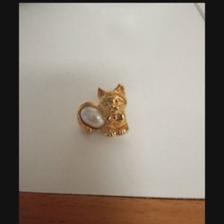 Avon Cat Pin