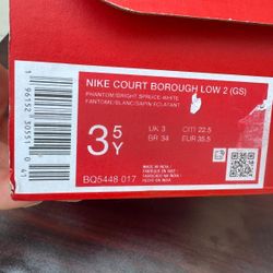 Nike Snickers For Boys Size 3.tY