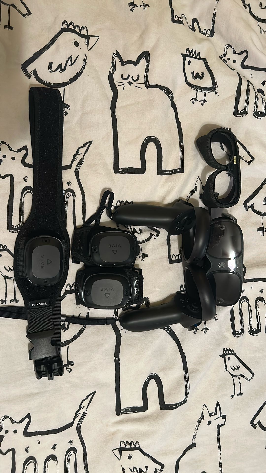 Vive XR Elite Head Set & 3+1 Wireless Tracker Kit