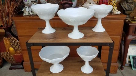 Pedestal dish