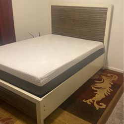 Sofia Vergara Queen Sized Bed And Dresser