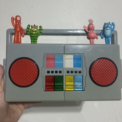 VINTAGE YO GABBA GABBA BOOMBOX BY BLUE BOX 2008 LIGHTS & SOUNDS -SOLD AS IS