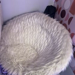 White Chair + White Blanket 