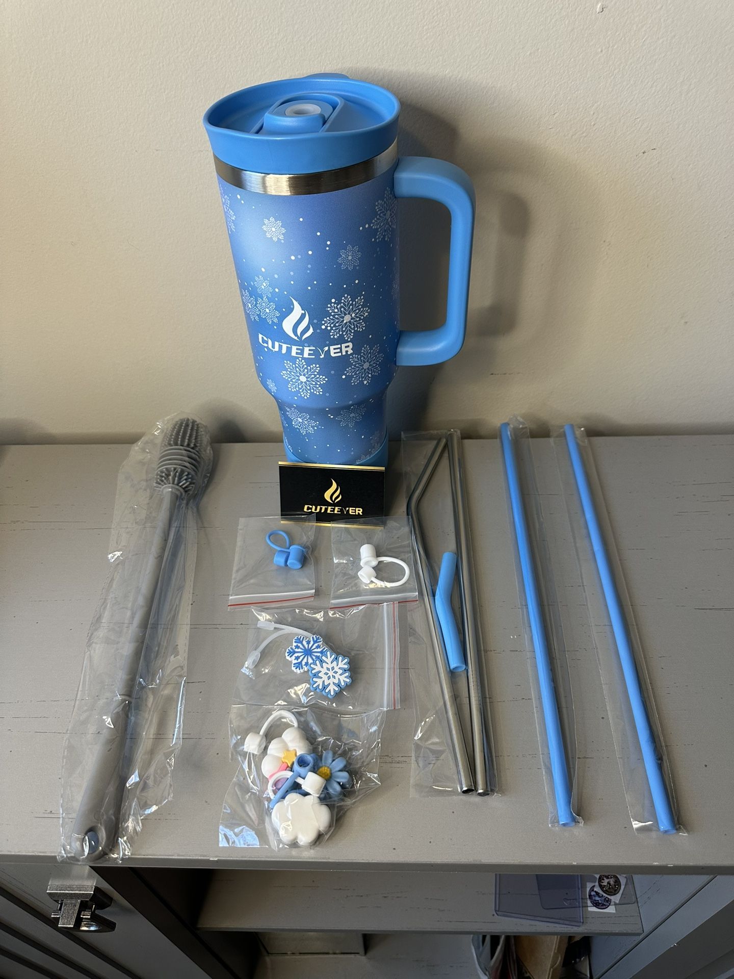 CuteEver 40oz Stainless Steel Tumbler with Handle, Straw, & Insulated For Travel