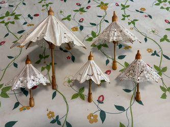 Vintage Lace Umbrellas 