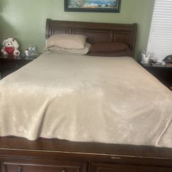 Queen  Bedroom Set 