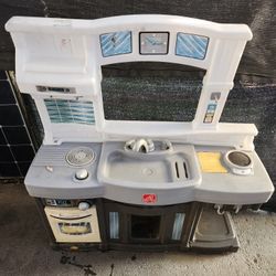kids play kitchen