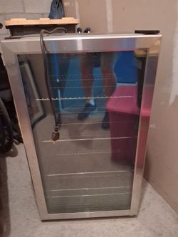 2ft tall cold mini fridge
