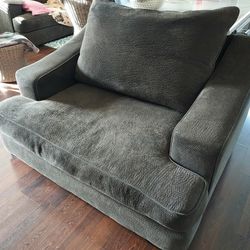 Loveseat/Oversized Chair