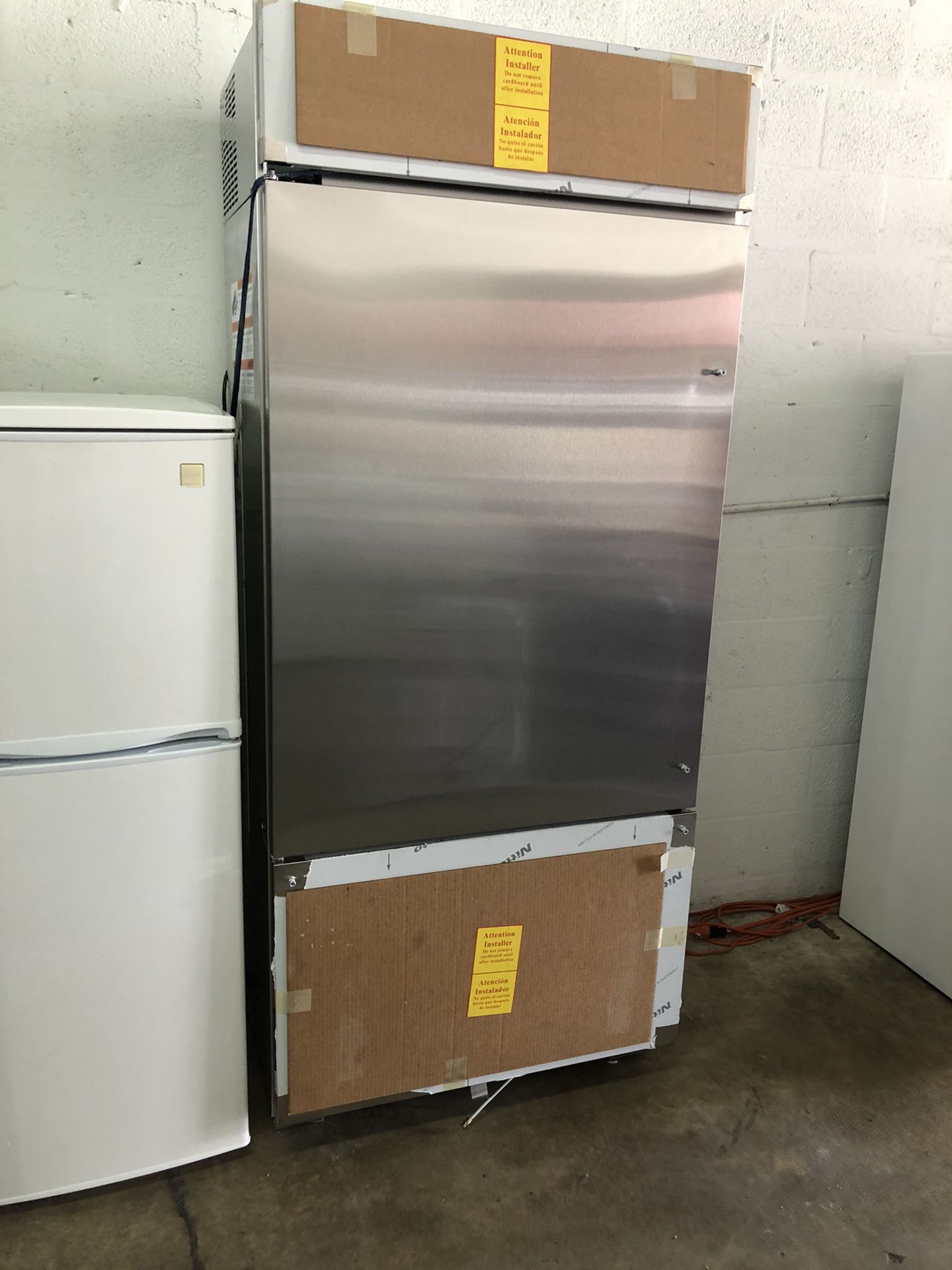 Monogram ZICS360NNLH 36" 21.3 cu.ft. Stainless Steel BuiltIn Bottom