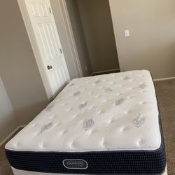 QUEEN SILVER MATTRESS AND FREE BOX SPRING 