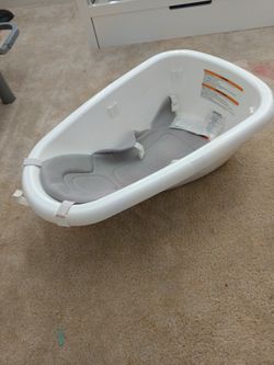 Regalo Baby Basics Grow with Me Bath Tub