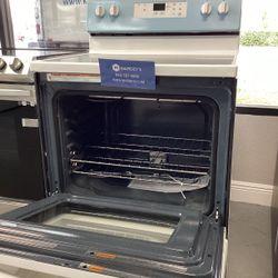 Whirlpool  Electric Range in Upswept SpillGuard™ Cooktop with 4 Radiant Elements and White