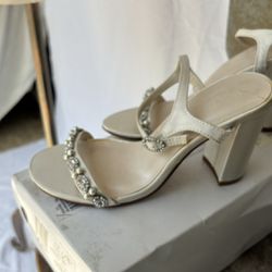 NEW David’s Bridal Size 6.5 Ivory Heels faux pearls faux crystals