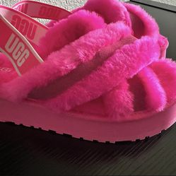 UGGS / Hot Pink / Size 9