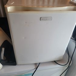 Nice Good Working Mini Fridge 