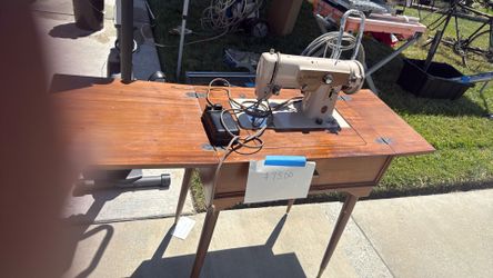 Sewing Machine w/ table