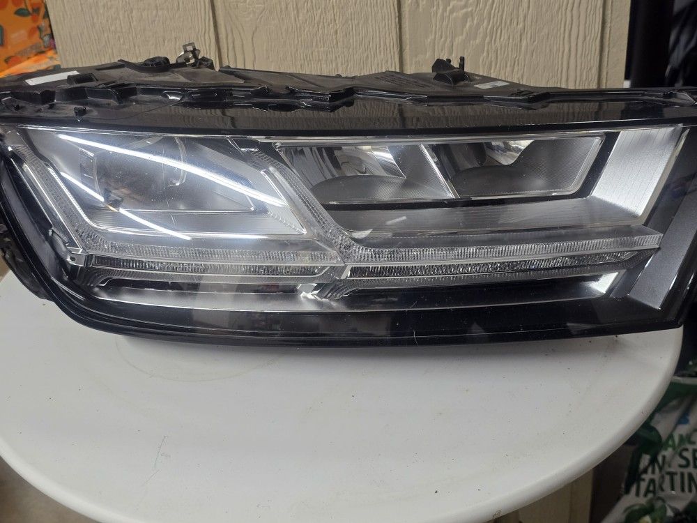 Audi Q7 2017-19 Passenger Headlight Entire Assembly Part Number 4M0-941-774-E