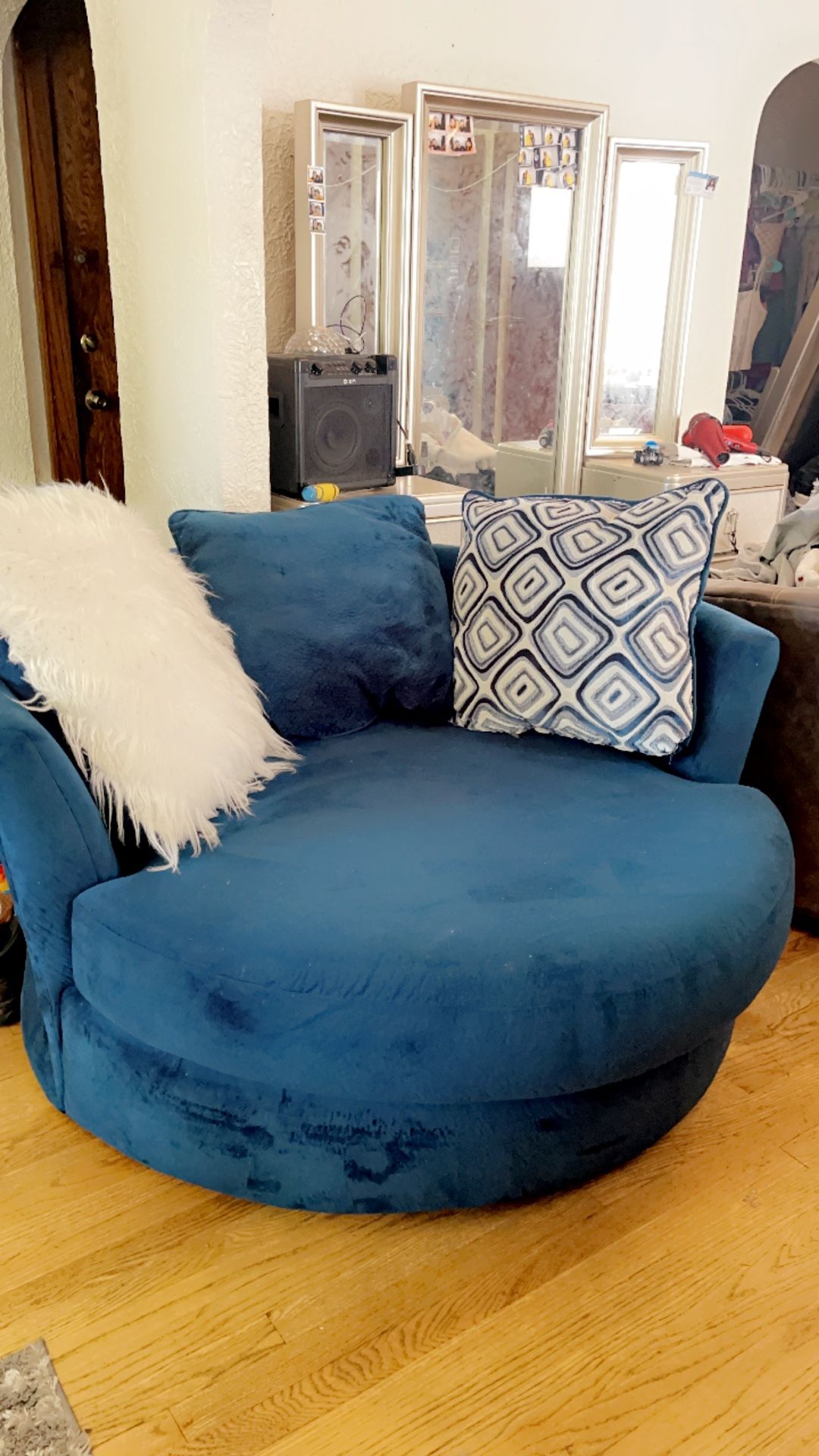 Spinning Couch Large 500$