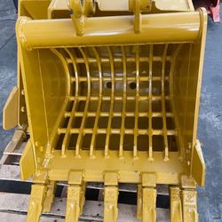 Mini Excavator Caterpillar 303 skeleton bucket width 24”.