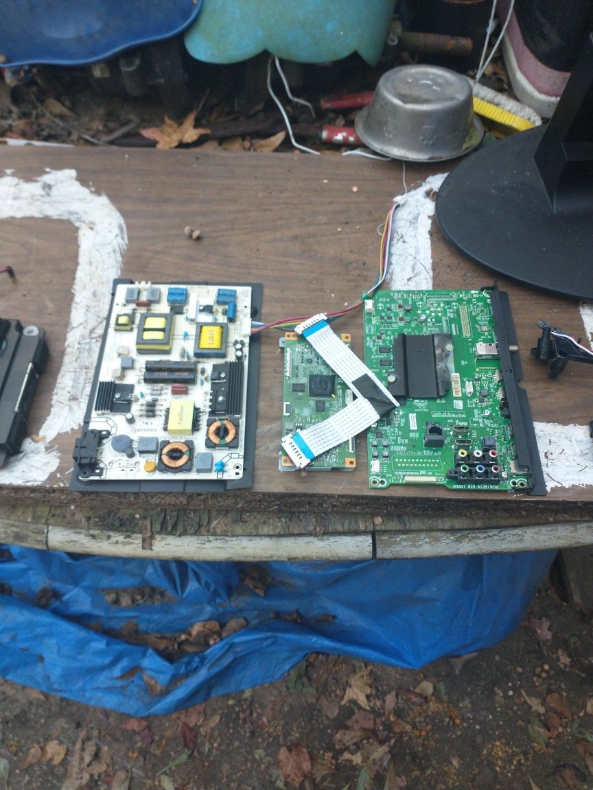 50"In Hisense TV Bored s