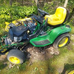 John Deere GT235