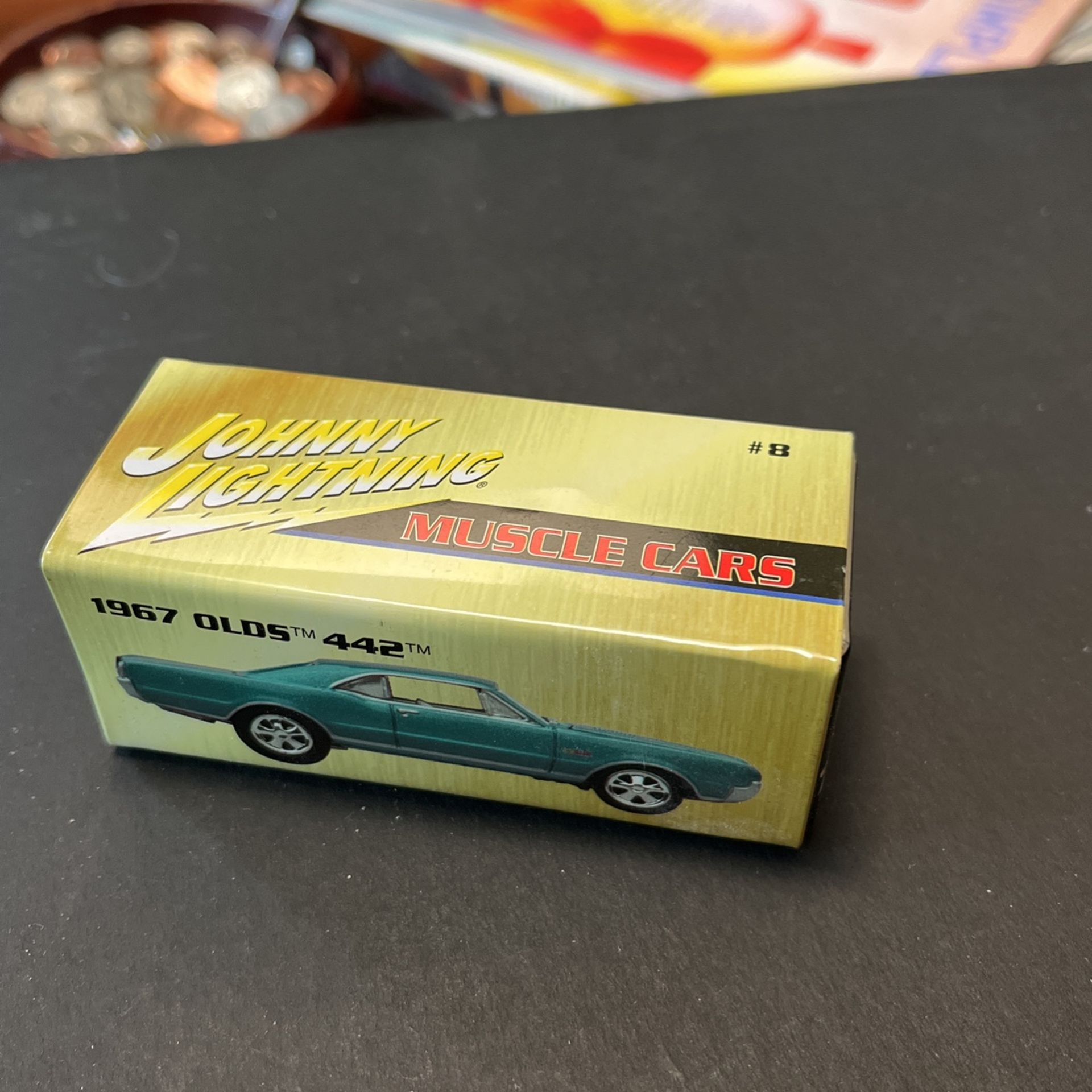 Johnny Lightning Muscle Car 1967 Olds 442 With Tin Box