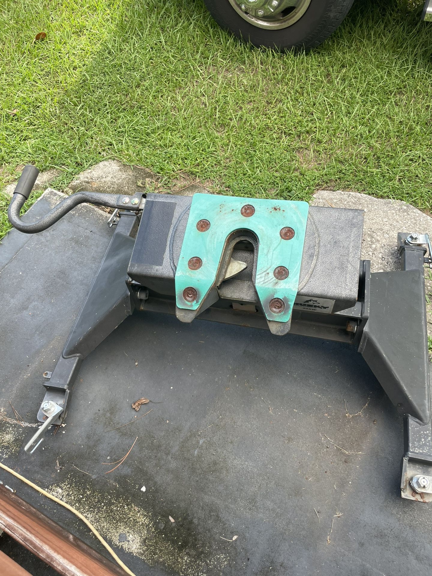 Fifth Wheel Hitch (Husky)