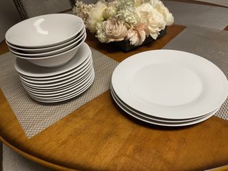 $25 Gibson home Dish Set 