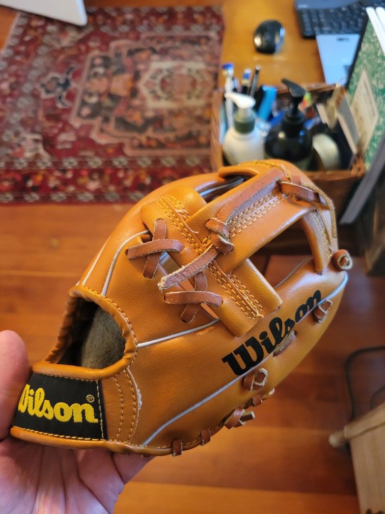 Wilson Mini Pro 9" Baseball Glove