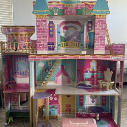 3 Story Dollhouse And camper W/ Accessories 