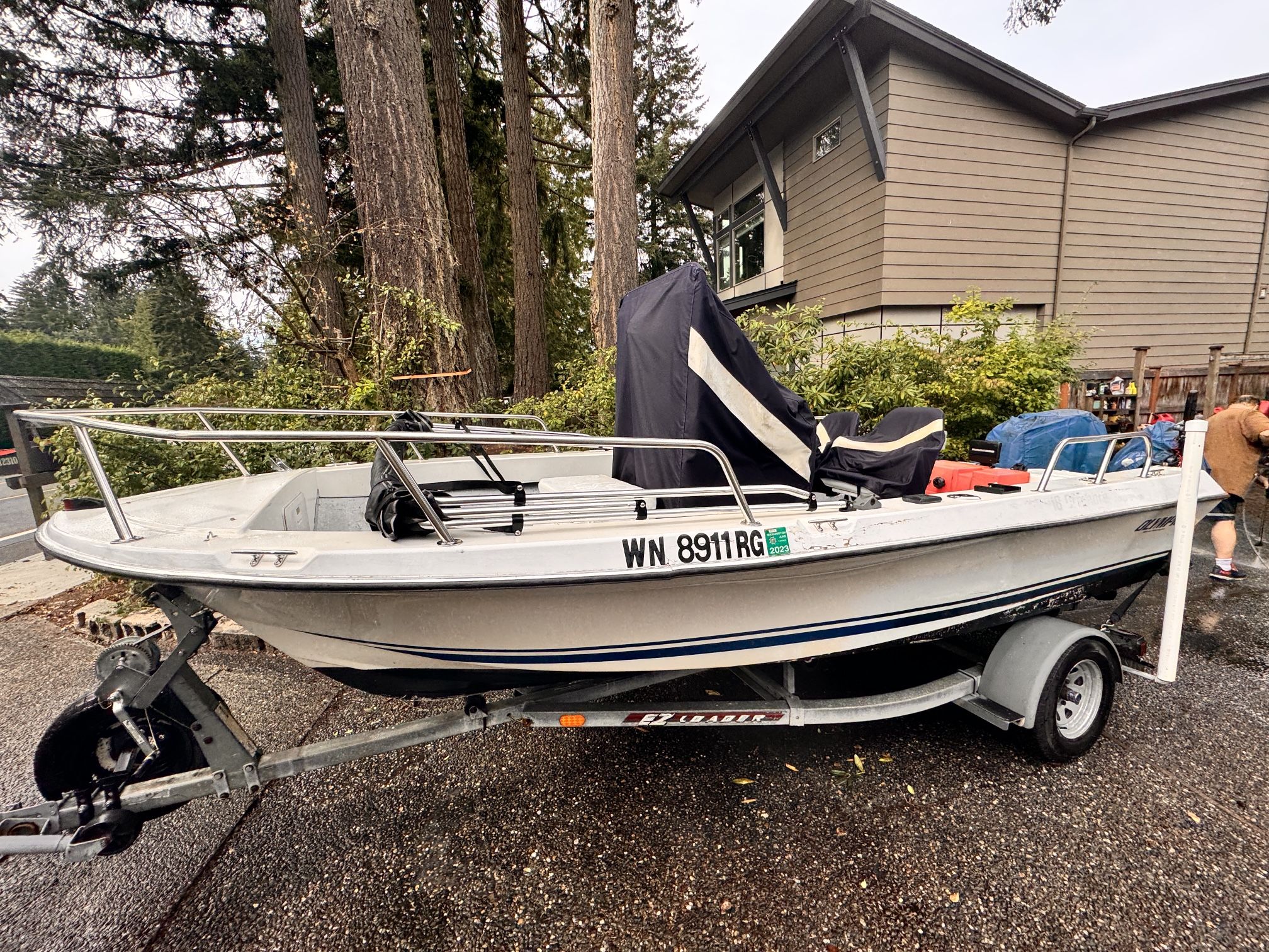 1996 olympic 17 foot center console. 