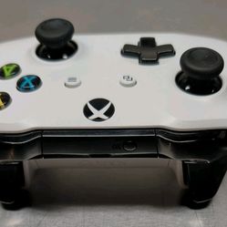 Almost new Xbox one controller