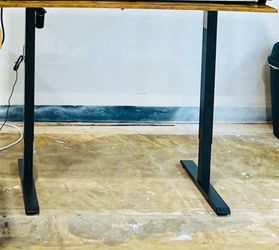Adjustable rustic brown desk