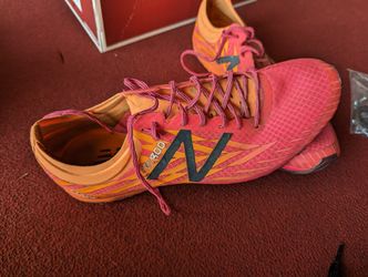 30$ Women's new Balance Track Shoe 8.5