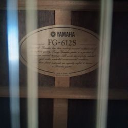 YAMAHA 12-String Acoustic Guitar