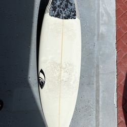 SURFBOARD 5’7” 25.7L  Sharpeye Disco