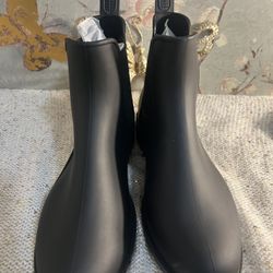 Rains Boot.   🥾.   Size.  #7.   Unisex.  Women &. Men. Check my other offers.  