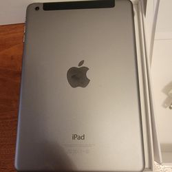 Apple Mini IPOD  ..UNLOCK WITH CHARGER. 64 GB  6TH GENERATION.....VERY CLEAN AND GREAT WORKING CONDITION 