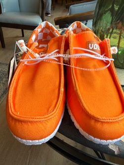 University of Tennessee canvas shoes size 8 Men’s