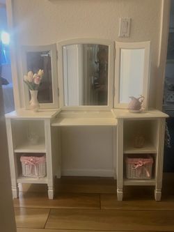 Pottery Barn Child's Vanity