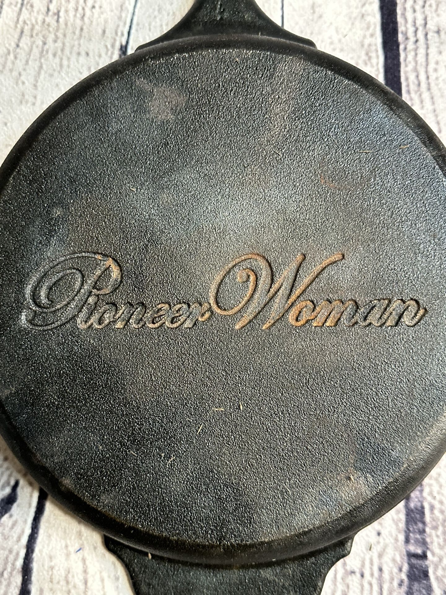 Pioneer Woman 8 Butterfly Cast Iron Skillet / Frying Pan Double Spout