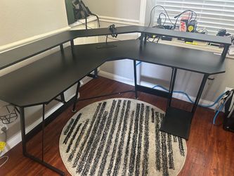 Free desk - Whittier CA