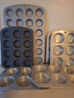6-Piece Baking Pan Lot – Wilton Mini Muffin & Regular Cupcake Tins