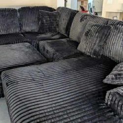 New 5 Piece Modular Sectional Couch with USB, Cup Holders and Comfy Wide Chaise! Free Delivery 🚚! 