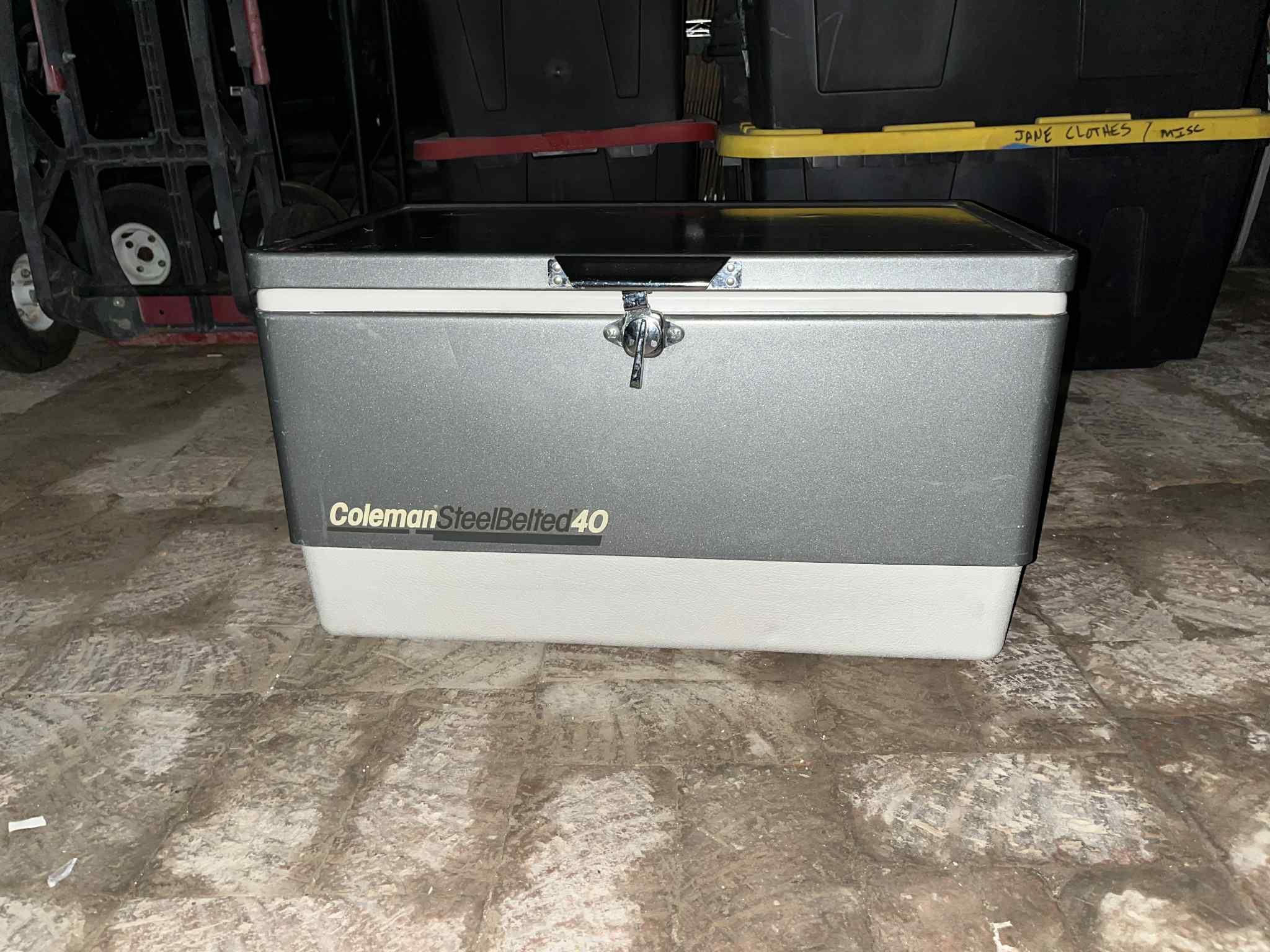 Vintage Coleman SteelBelted40 Cooler 20 L x 10 T x 11 D